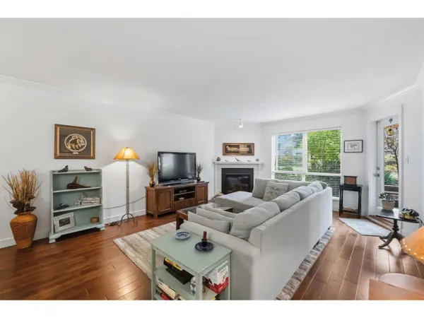 15875 MARINE DR #107, White Rock, BC V4B5J2