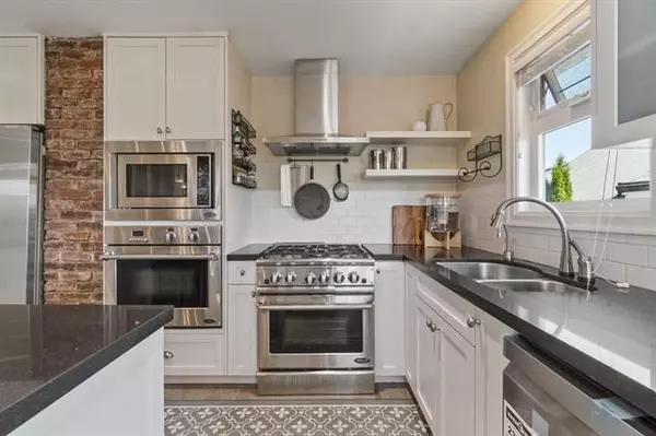 New Westminster, BC V3L 3J5,358 Alberta St