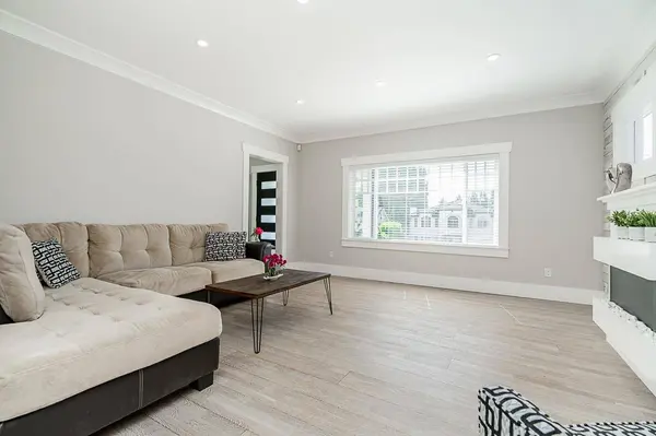 905 Edinburgh ST, New Westminster, BC V3M 2V2