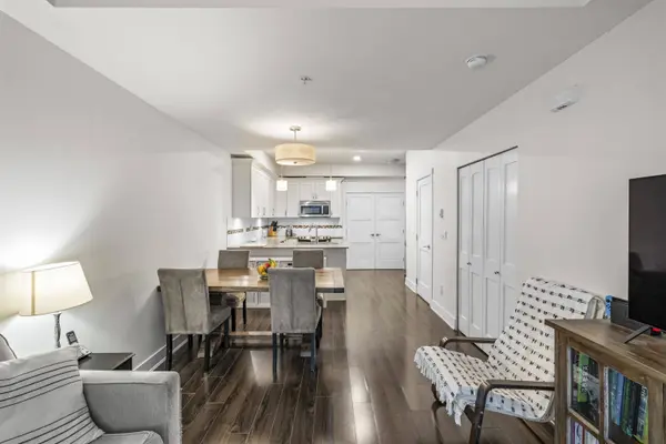 828 Royal AVE #115, New Westminster, BC V3M 1J9