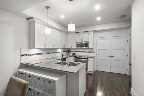 828 Royal AVE #115, New Westminster, BC V3M 1J9