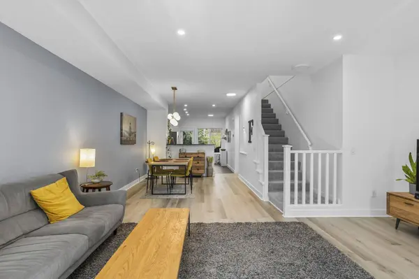 2000 Panorama DR #103, Port Moody, BC V3H 5J5