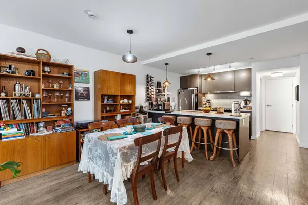 618 Langside AVE #302, Coquitlam, BC V3J 0B8