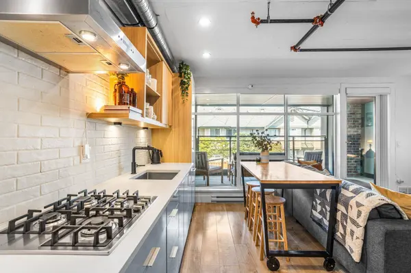 4223 Hastings ST #104, Burnaby, BC V5C 2J5