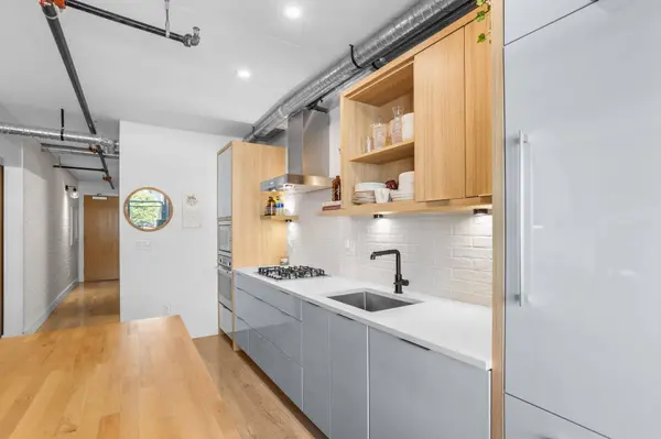 4223 Hastings ST #104, Burnaby, BC V5C 2J5