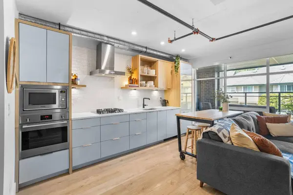 4223 Hastings ST #104, Burnaby, BC V5C 2J5