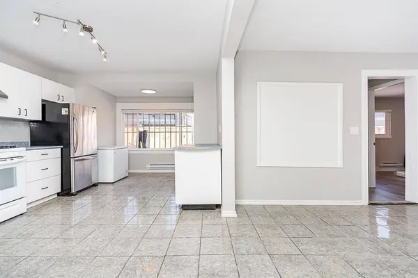 10064 127b ST, Surrey, BC V3V 5M3