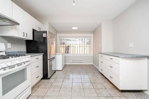 10064 127b ST, Surrey, BC V3V 5M3