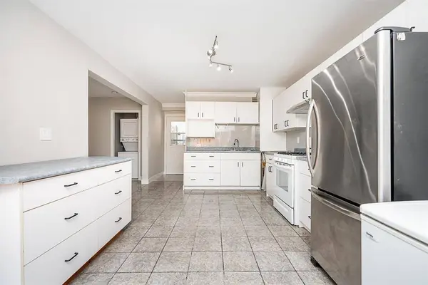 10064 127b ST, Surrey, BC V3V 5M3