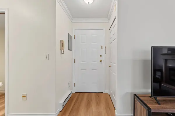 5464 201a ST #204, Langley, BC V3A 1S8