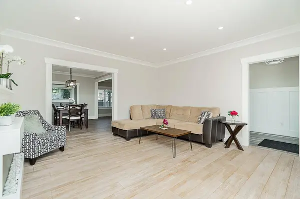 905 Edinburgh ST, New Westminster, BC V3M 2V2