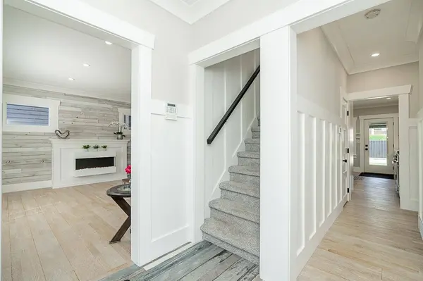 905 Edinburgh ST, New Westminster, BC V3M 2V2