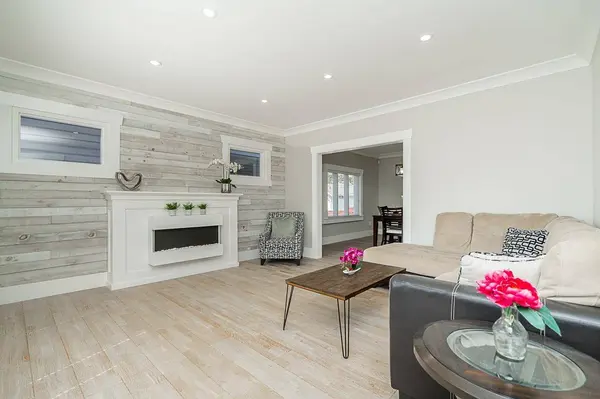 905 Edinburgh ST, New Westminster, BC V3M 2V2