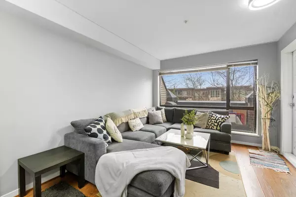 Surrey, BC V3T 5W9,10866 City Pkwy #208