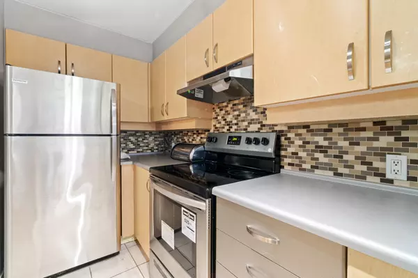 Surrey, BC V3T 5W9,10866 City Pkwy #208