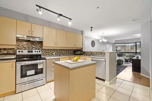 Surrey, BC V3T 5W9,10866 City Pkwy #208