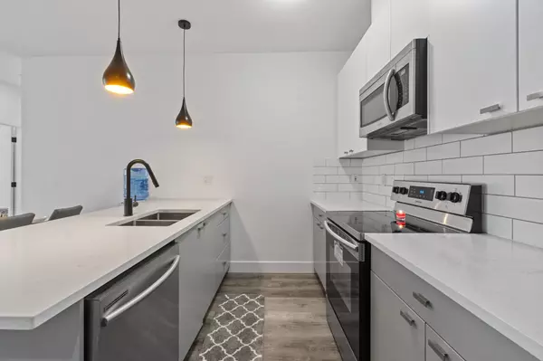 Maple Ridge, BC V2X 4K8,12320 222 St #PH14