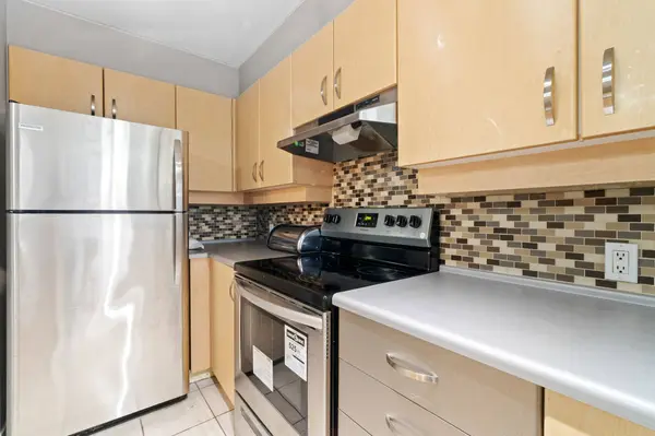 10866 City Pkwy #208, Surrey, BC V3T 5W9
