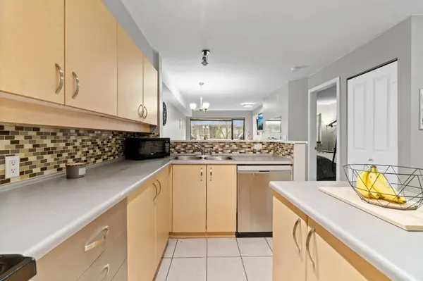10866 City Pkwy #208, Surrey, BC V3T 5W9