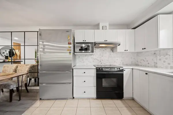 8115 121a ST #303, Surrey, BC V3W 1J2