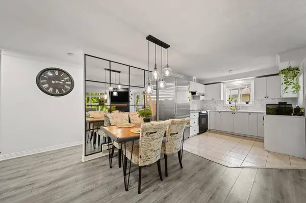 8115 121a ST #303, Surrey, BC V3W 1J2