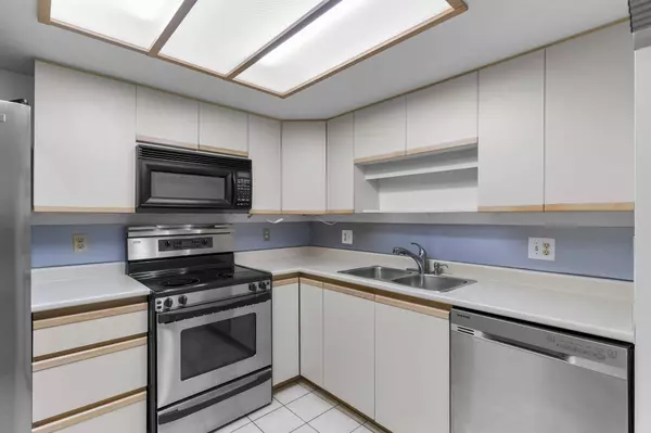 71 Jamieson CT #606, New Westminster, BC V3L 5R4