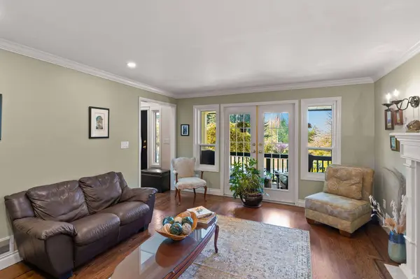 12815 Willow PL, Maple Ridge, BC V2W 1N5