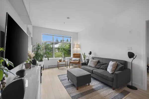828 Gauthier AVE #216, Coquitlam, BC V3K 0E9