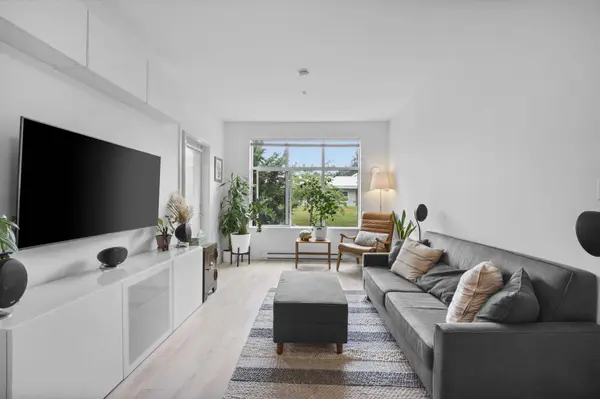828 Gauthier AVE #216, Coquitlam, BC V3K 0E9