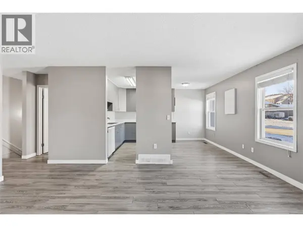 383 Hollyburn Drive, Kamloops, BC V2E1Y9