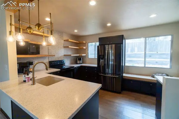 5233 Smokehouse LN, Colorado Springs, CO 80917