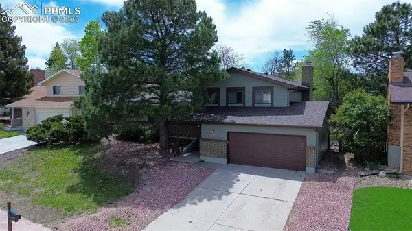 5233 Smokehouse LN, Colorado Springs, CO 80917