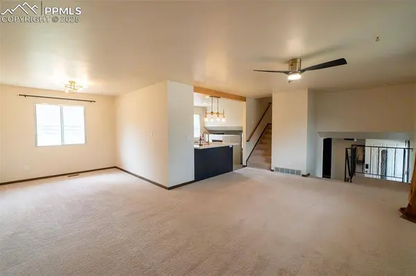 5233 Smokehouse LN, Colorado Springs, CO 80917