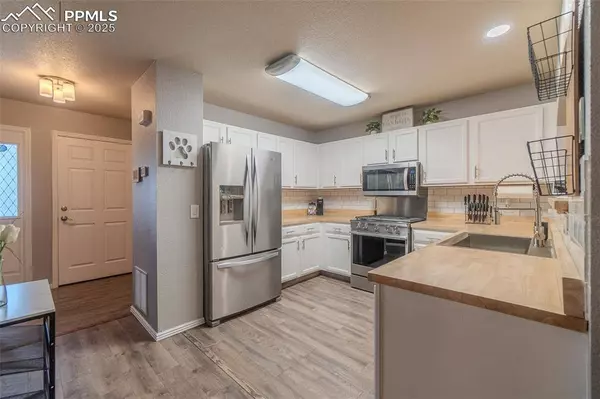 3157 Hearthridge CIR, Colorado Springs, CO 80918