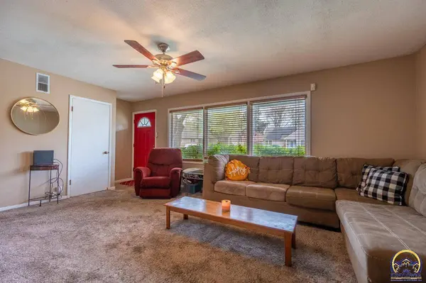 2300 SW Prairie RD, Topeka, KS 66614