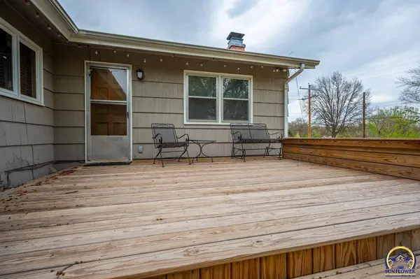 2300 SW Prairie RD, Topeka, KS 66614