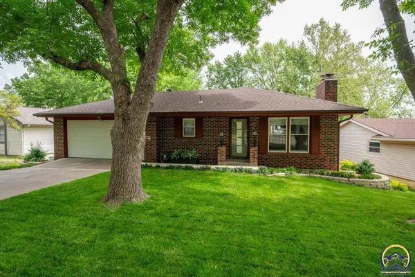 3610 SW Woodvalley TER, Topeka, KS 66614