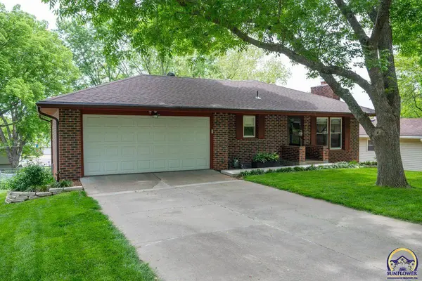 3610 SW Woodvalley TER, Topeka, KS 66614