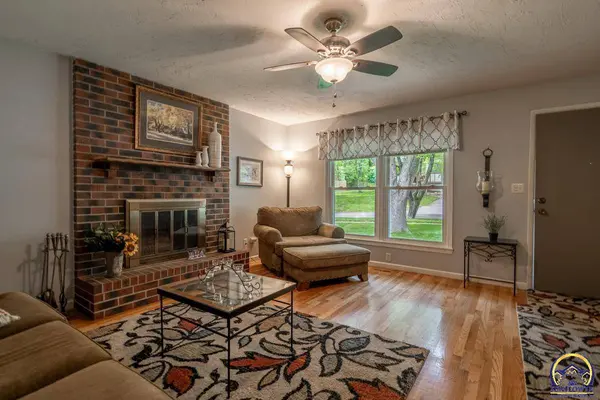 3610 SW Woodvalley TER, Topeka, KS 66614