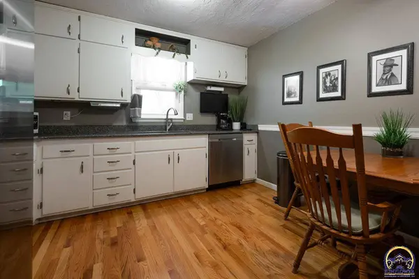 3610 SW Woodvalley TER, Topeka, KS 66614
