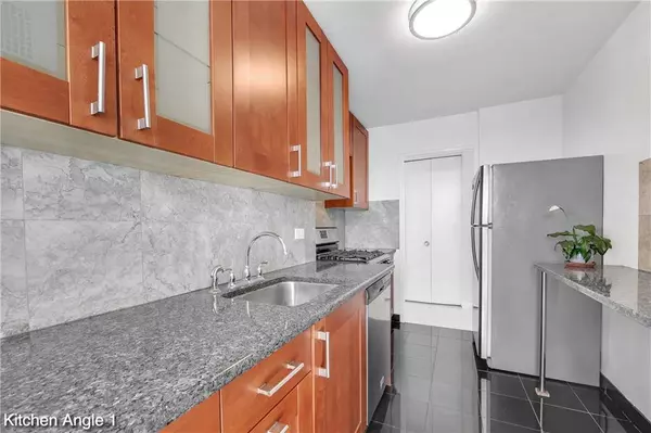 35 Seacoast TER #16D, Brooklyn, NY 11235