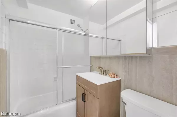 35 Seacoast TER #16D, Brooklyn, NY 11235