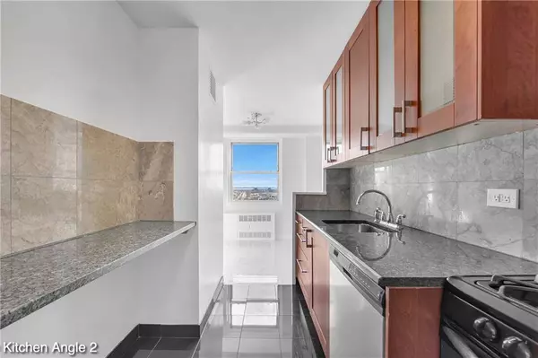 35 Seacoast TER #16D, Brooklyn, NY 11235