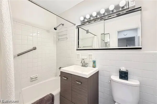 1170 Ocean Pkwy #8J, Brooklyn, NY 11230