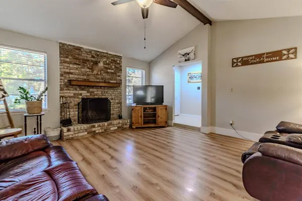 4815 Crestmont Court, Arlington, TX 76017