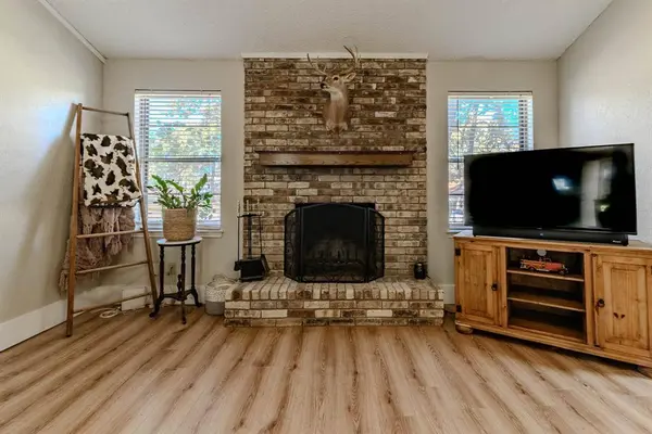 4815 Crestmont Court, Arlington, TX 76017