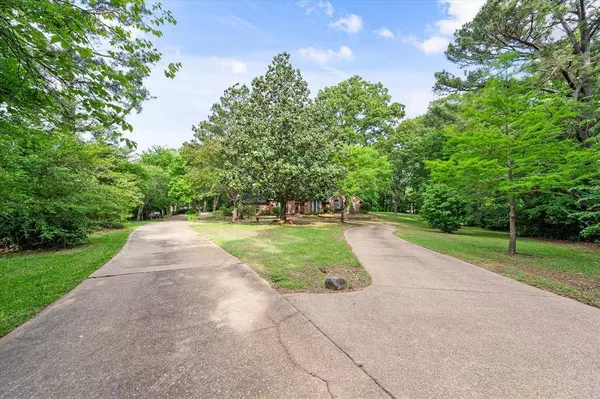3037 Ridgetop Road, Tyler, TX 75703