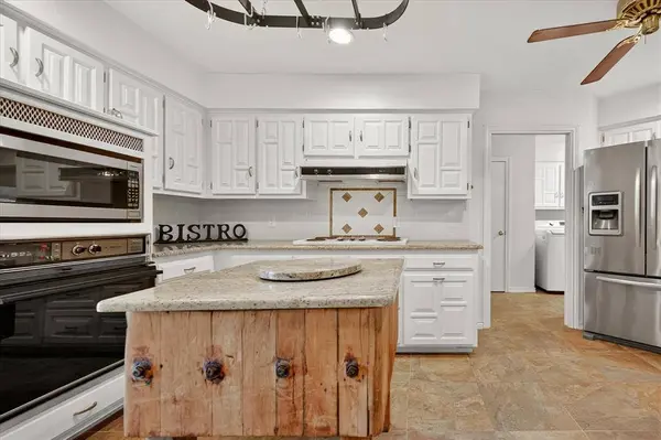 7009 Lake Louise Drive, Arlington, TX 76016