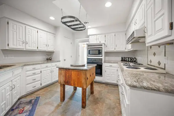 7009 Lake Louise Drive, Arlington, TX 76016