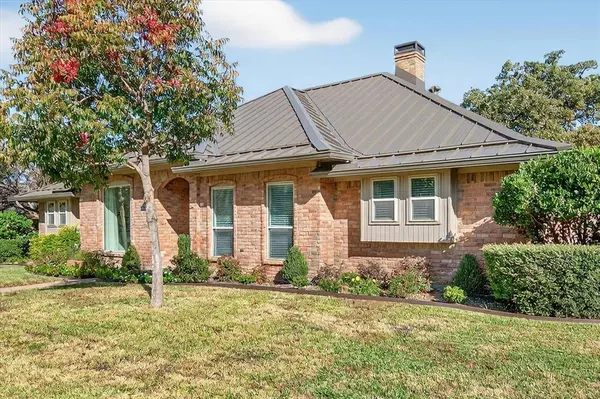 7009 Lake Louise Drive, Arlington, TX 76016